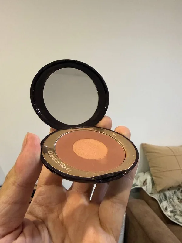Румяна Charlotte Tilbury 1
