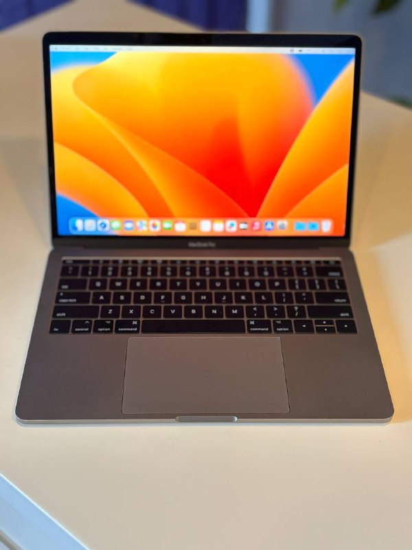 MacBook Pro 2017 i5 8/256Гб с зарядкой