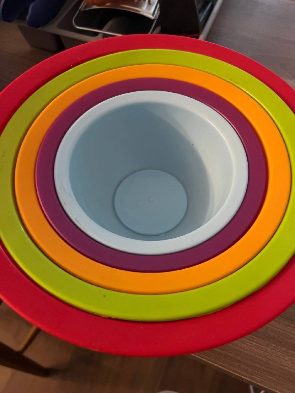 топ H&M, платье H&M, плед, подушка для ресниц, пинцеты, лампа, посуда, держатель для микрофона 8