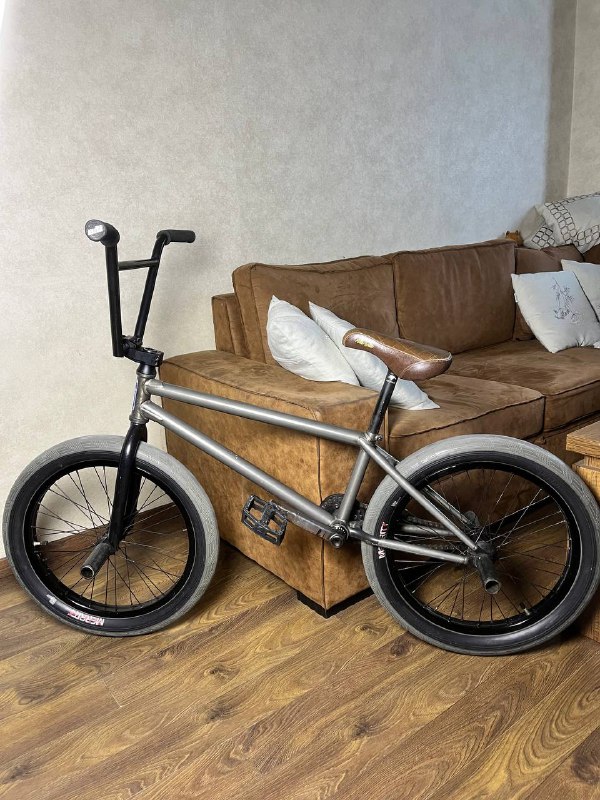 Байк BMX с комплектом обслуживания