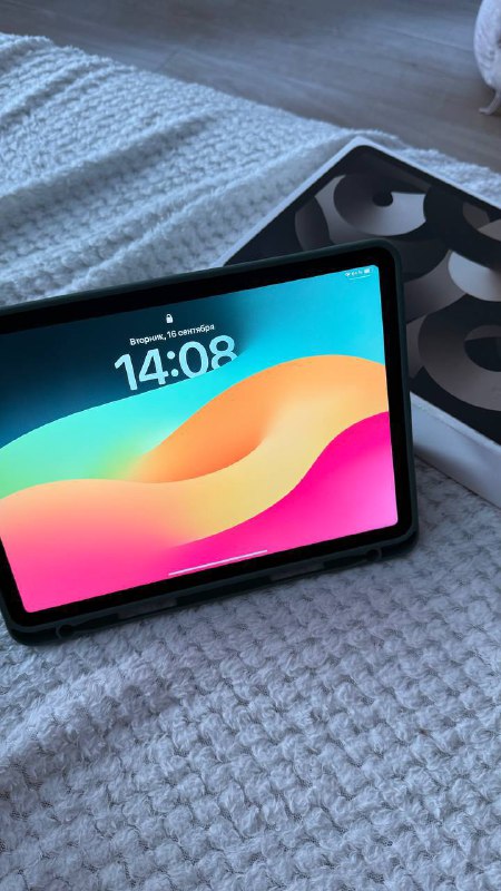 iPad Air 5 (M1, 64GB, Wi-Fi) с чехлом 4