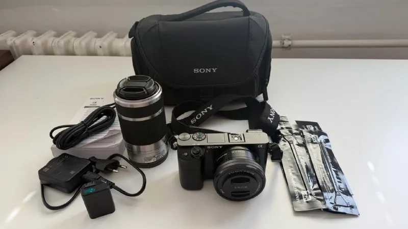 Sony A6000 с двумя объективами 1