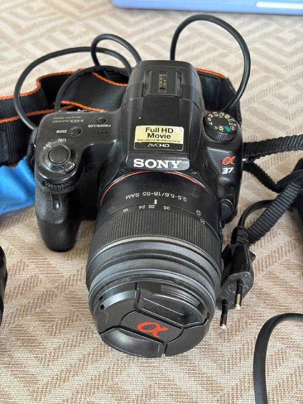 Фотоаппарат Sony Alpha 37 с объективами и картой памяти 2