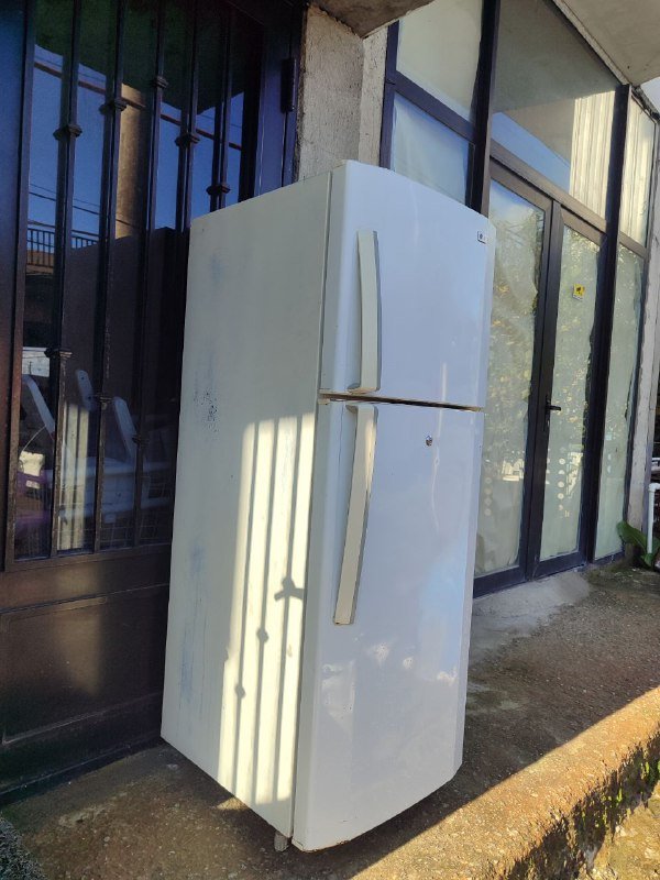 Холодильник белого цвета 2