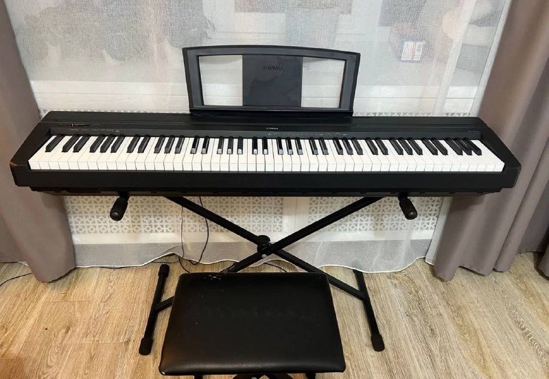 Цифровое пианино Yamaha P-35, стойка, пюпитр, педаль, стул