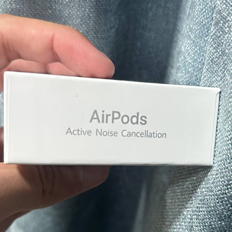 Airpods 4 with Active Noise Cancellation 3
