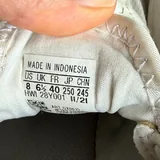 Штаны Zara, кроссовки Adidas, мокасины Geox, кроссовки Adidas Terrex, колонка Sony 5