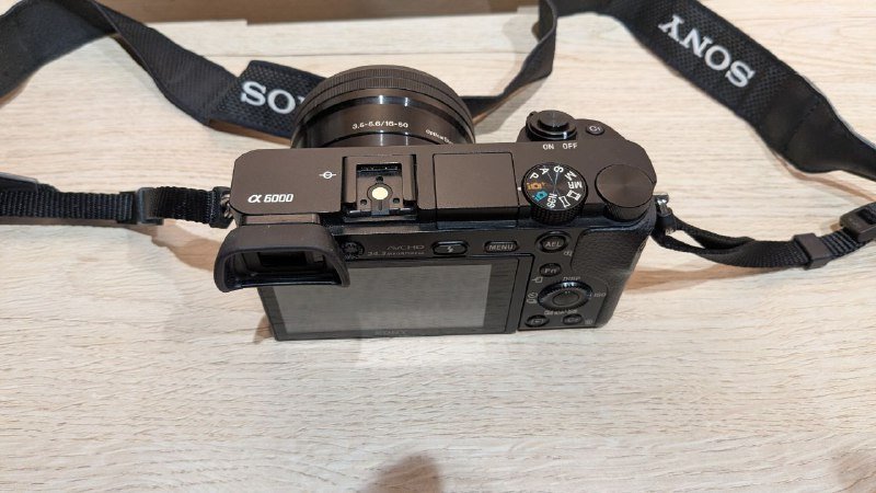 Камера Sony a6000 с объективом, зарядным и картой памяти 2