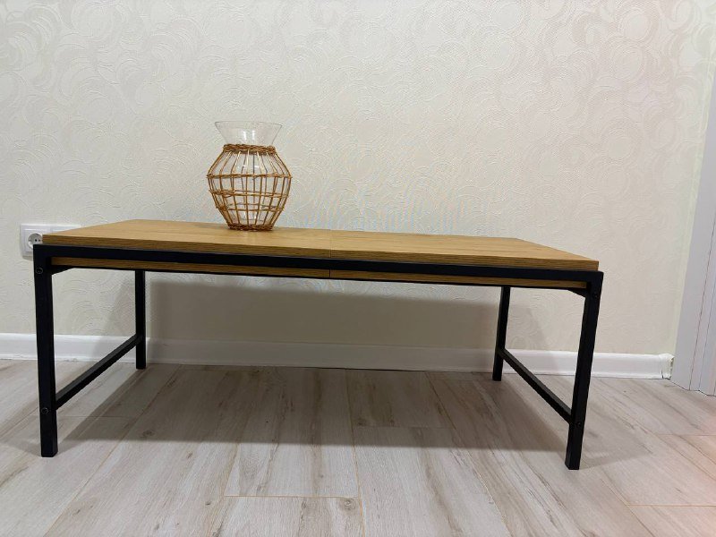 Столик, ваза