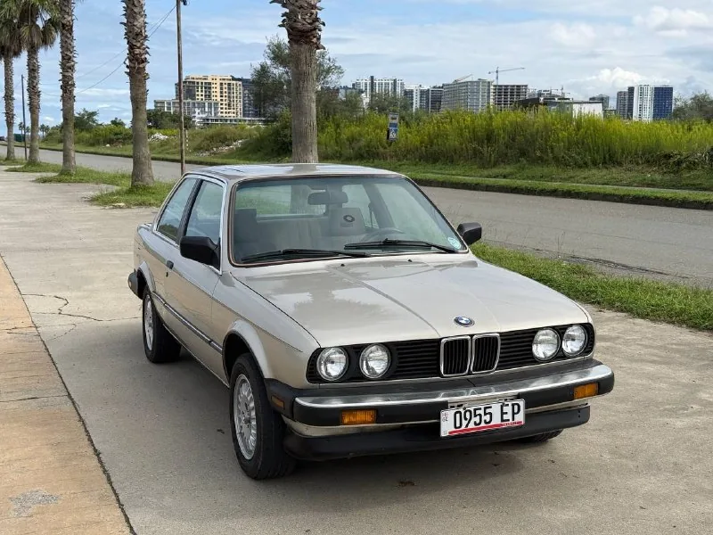 BMW 325e Coupe E30 1