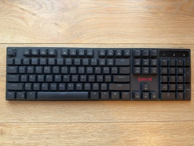 Клавиатура Redragon Apas K535-KR, мышь Razer Viper Mini, коврик Razer Goliathus Chroma 1