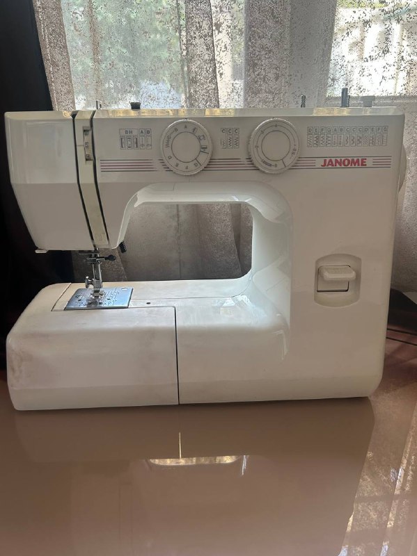 Швейная машинка JANOME