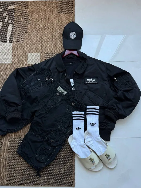 Бомбер Alpha Industries, футболка St. Pauli, шорты Alpha Industries, кепка Alpha Industries NASA, шлёпанцы Ralph Lauren 1