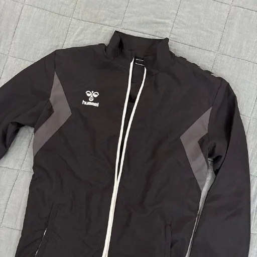 Ветровка Hummel, спортивный топ Nike, футболка Nike Pro, футболка Adidas, леггинсы Nike, топы, лонгсливы