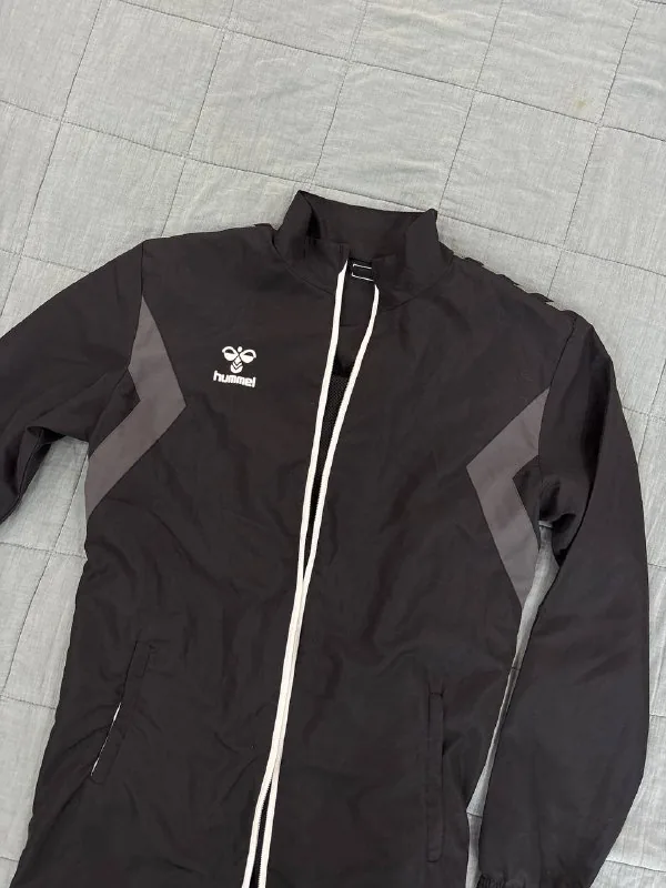 Ветровка Hummel, спортивный топ Nike, футболка Nike Pro, футболка Adidas, леггинсы Nike, топы, лонгсливы 1