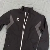 Ветровка Hummel, спортивный топ Nike, футболка Nike Pro, футболка Adidas, леггинсы Nike, топы, лонгсливы 1