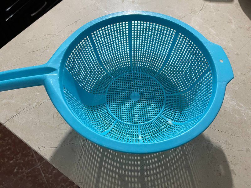 Тарелки, ножи, дуршлаг, кастрюли, кофейный сервиз 3