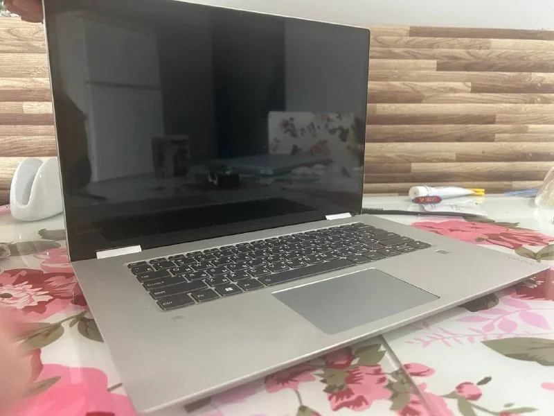 Lenovo Yoga 720-15IKB 1