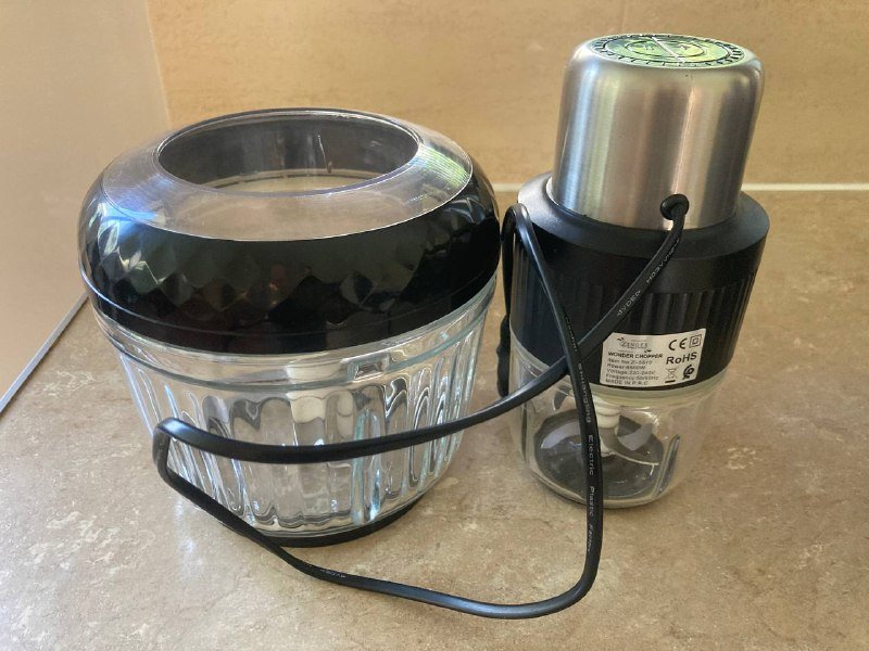 Блендер-измельчитель с двумя стеклянными контейнерами