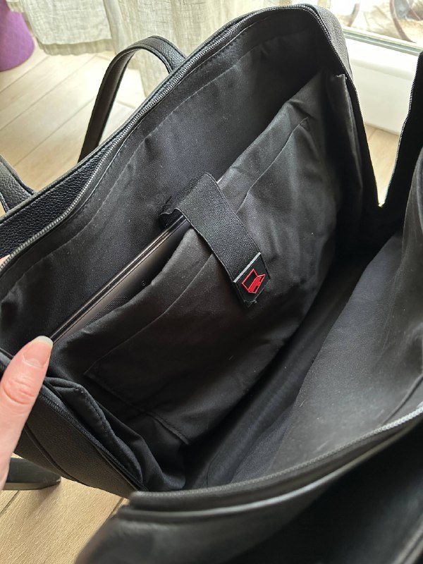 Черная вместительная сумка для ноутбука 15.6" 3