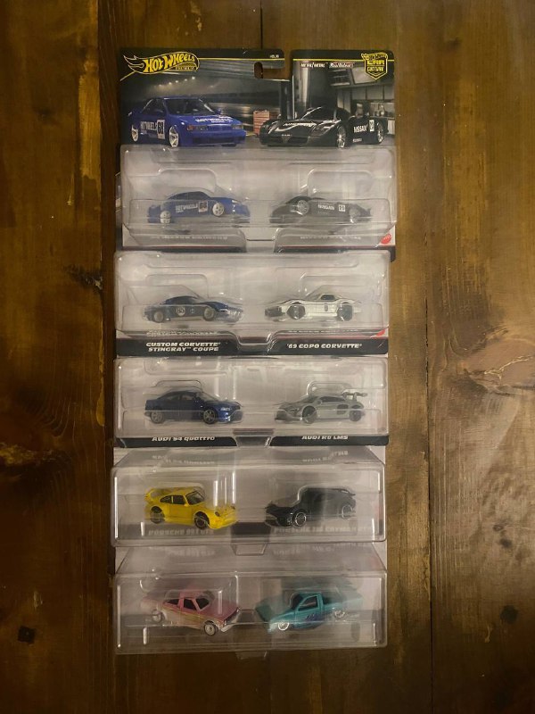 Коллекционные модели машин Hot Wheels, 45 каждая