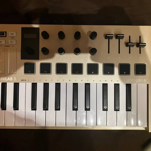 MIDI клавиатура Arturia Minilab 3