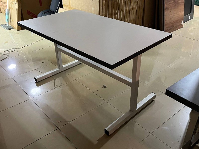 рабочий стол компьютерный, офисный стул визитор 4