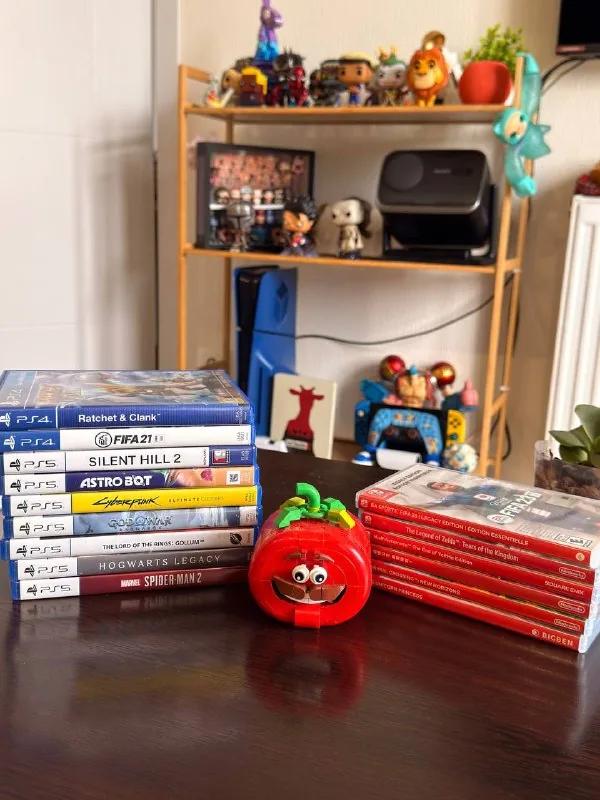 Диски и картриджи PlayStation 5 и Nintendo Switch 1
