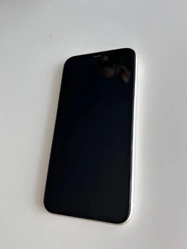 iPhone 11 64GB белый 1