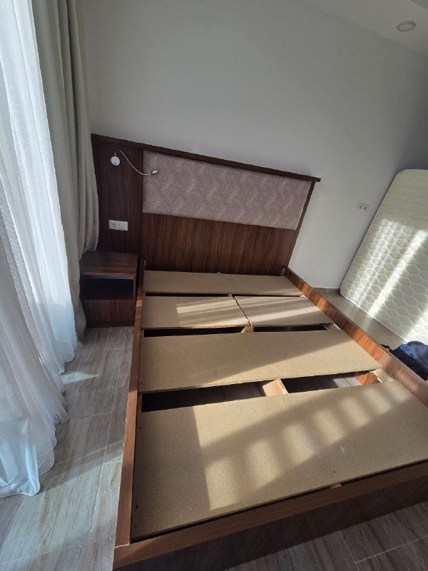 Кровать 160 на 200 с тумбочкой и светильником 2