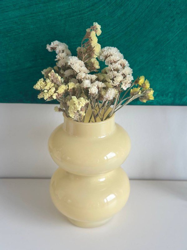 Соковыжималка, картины, вазы, стол, стулья, кушетка, гипсовая голова, стенд 9