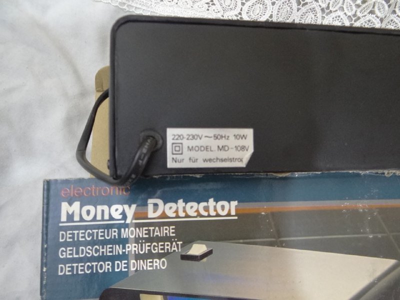 Ультрафиолетовый детектор для проверки денег и документов 2