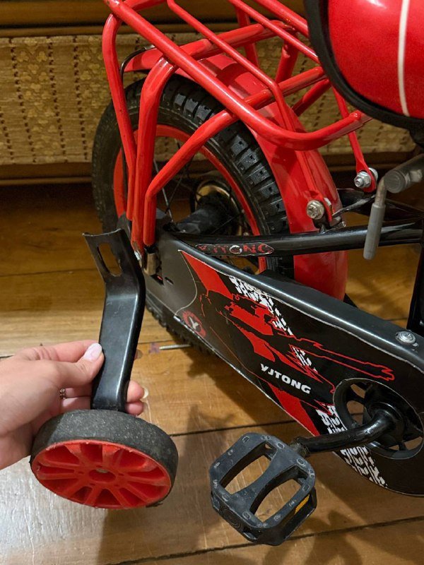 Детский велосипед с дополнительными колесиками 5