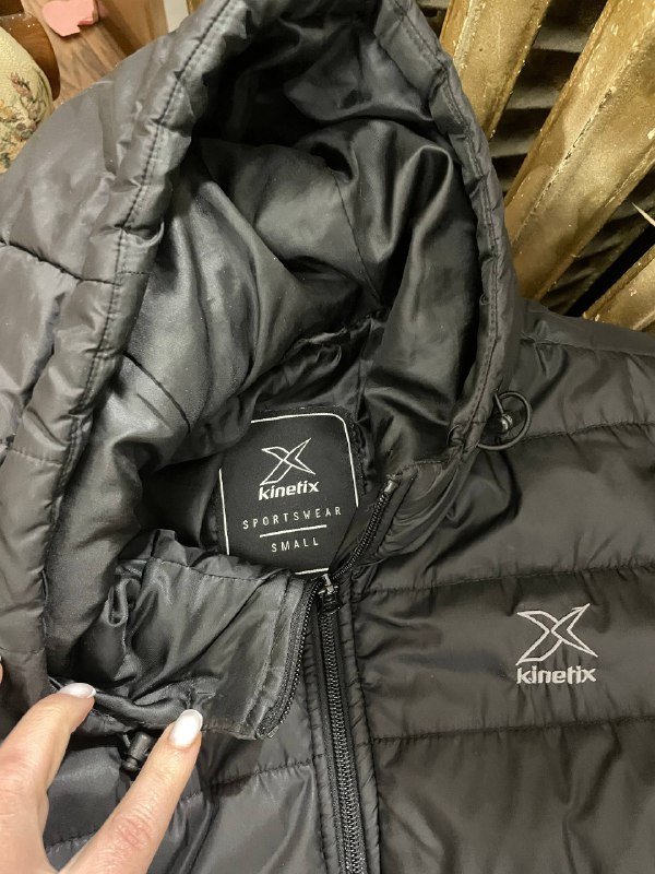 Черная куртка спортивная размер S, M