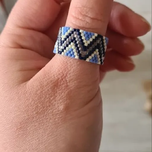 Бисерное кольцо