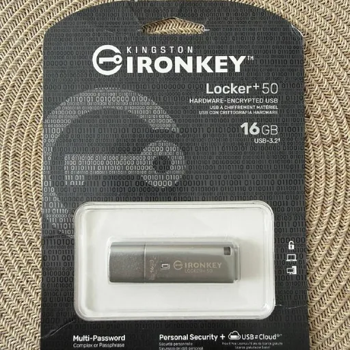 Защищённая USB-флешка Kingston IronKey Locker+ 50 16GB