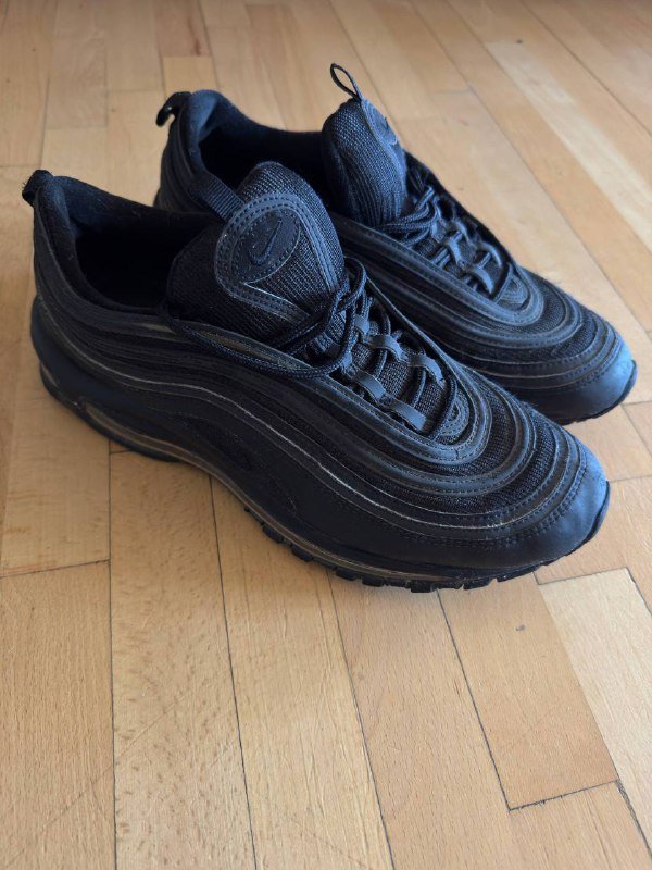 Кроссовки Nike Air Max 97, свитер Uniqlo, пуховик Rab Microlight