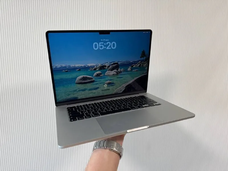 MacBook Air 15 M5 16/512 Silver 1