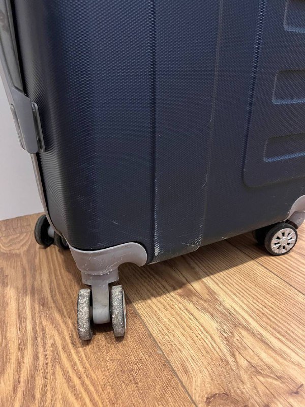 Чемодан с дефектами 7