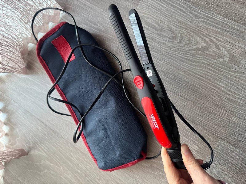 Утюжок-выпрямитель для волос