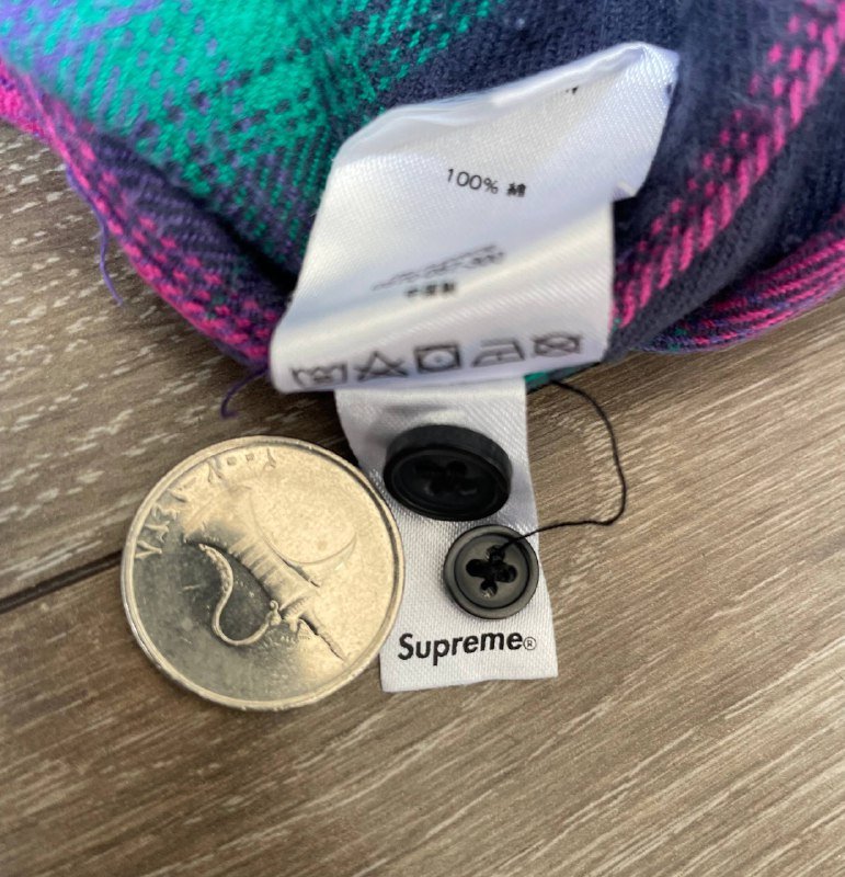 Supreme shirt size L 7