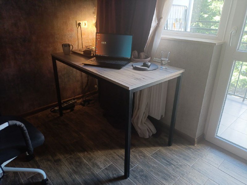 Лампы, стол, рабочее кресло Chairman 3