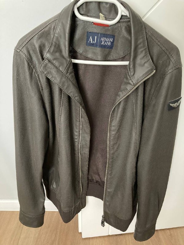 Кожаная куртка Armani Jeans, шубы из норки и бобра 5