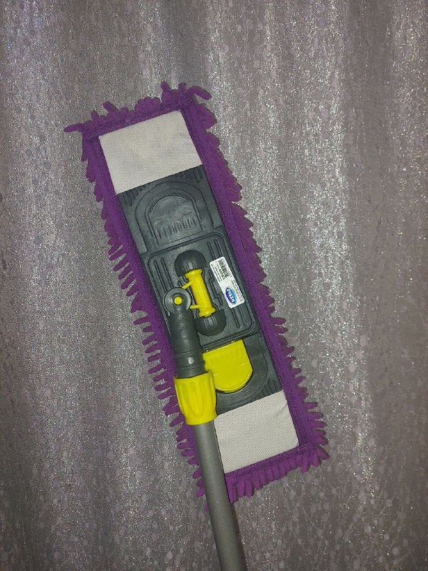 Клеевой пистолет, аквашузы, круг для малышей, поильник, бутылка, швабра 6