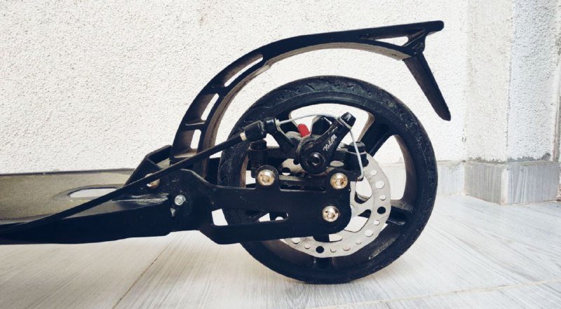 Два универсальных самоката разных цветов 3