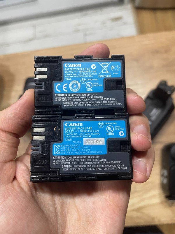 Камера Canon 7D Mark I, объектив Canon EF-S 18–55, аксессуары 2