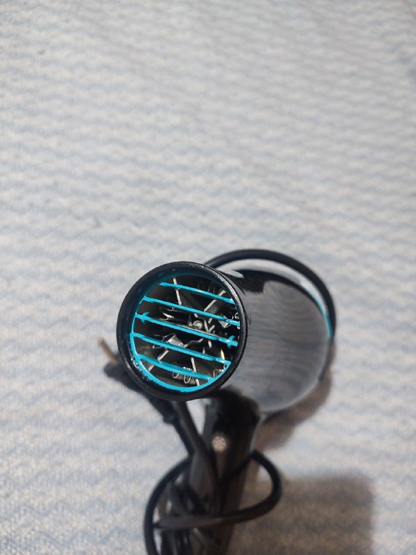 Фен Philips Pro 3