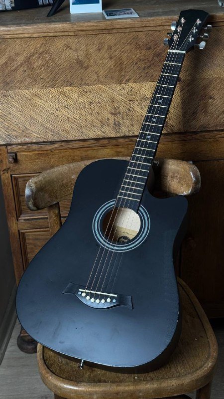 Гитара черная