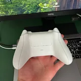 MacBook Pro, монитор BenQ, геймпад Xbox 5