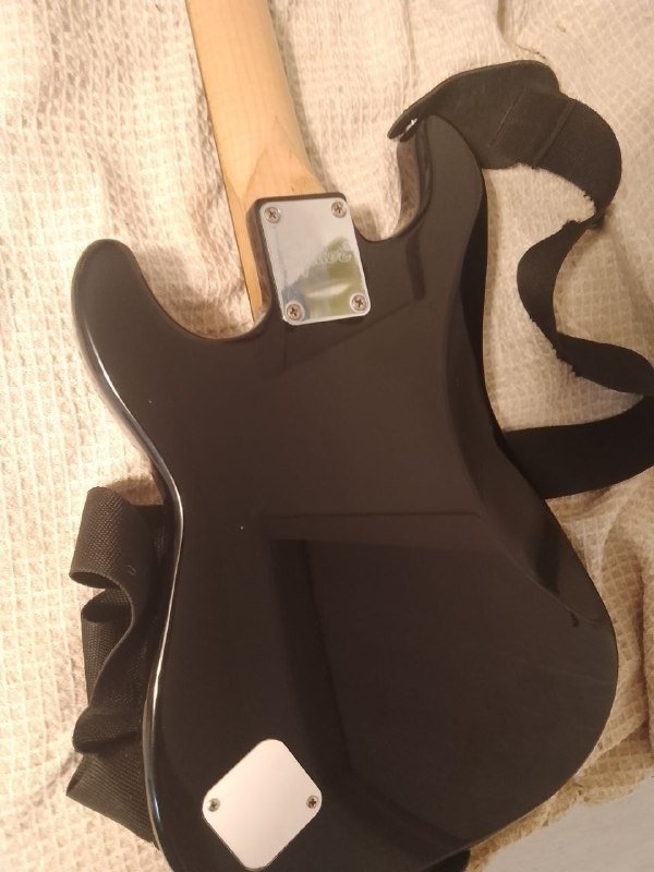 Гитара Fender Squire Mini с аксессуарами 4